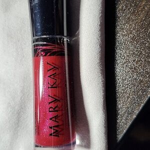 Mary Kay lip gloss sparkle berry